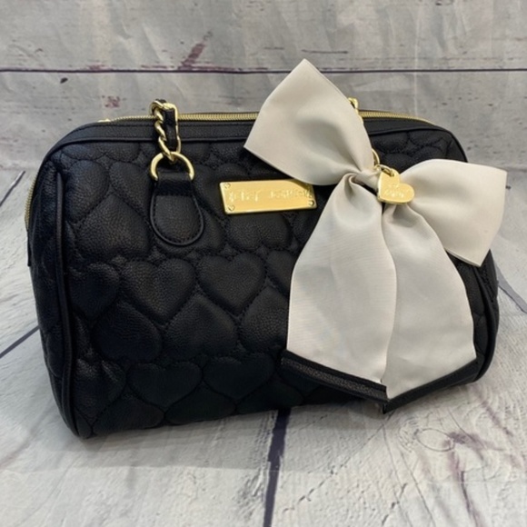 Betsey Johnson Handbags - Betsey Johnson quilted leather chain purse